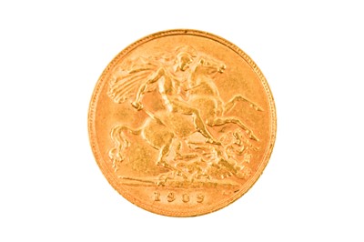 Lot 136 - AN EDWARD VII 1909 HALF SOVEREIGN COIN
