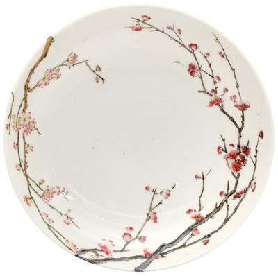 Lot 142 - A CHINESE FAMILLE-ROSE 'BLOSSOMS' DISH