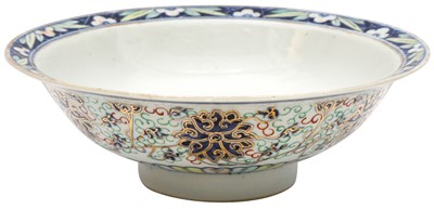 Lot 141 - A CHINESE BLUE AND WHITE GILT-DECORATED 'LOTUS' BOWL