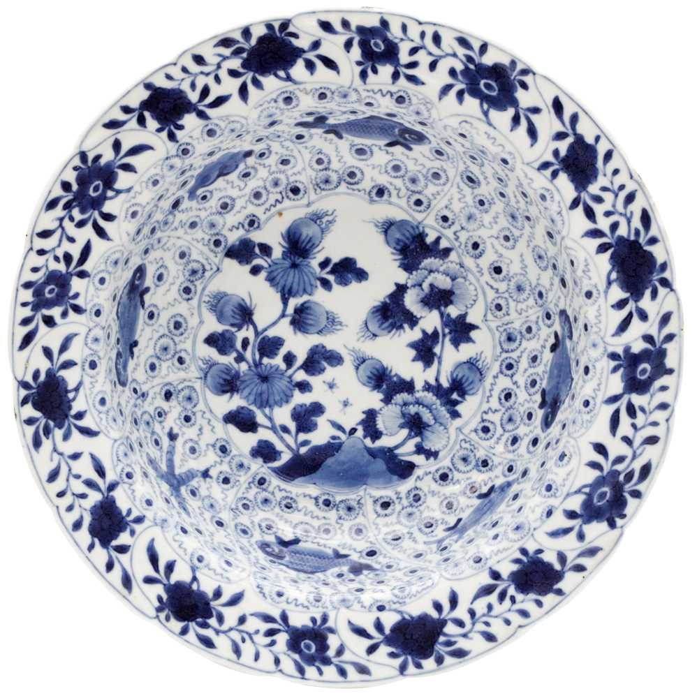 Lot 482 - A Chinese blue and white 'fish' bowl, Qing dynasty, 19th century