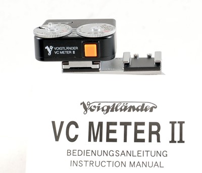 Lot 166 - A Black Voigtlander VC Meter II & Twin Accessory Shoe Adapter.