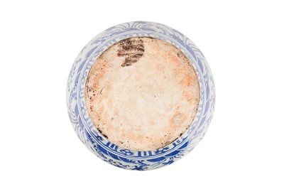 Lot 166 - A LARGE CHINESE BLUE AND WHITE 'DRAGON' VASE