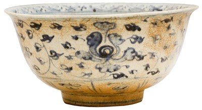 Lot 348 - A CHINESE BLUE AND WHITE 'LOTUS SCROLL' BOWL