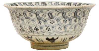 Lot 349 - A CHINESE BLUE AND WHITE 'HONEYCOMB AND SANSKRIT' BOWL