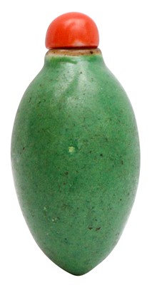 Lot 277 - A SMALL CHINESE GREEN-GLAZED SNUFF BOTTLE