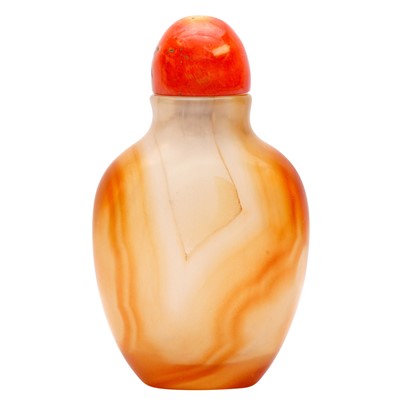 Lot 750 - A small Chinese agate snuff bottle, 19th century