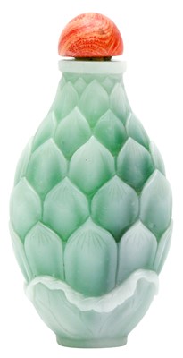 Lot 274 - A CHINESE GREEN BEIJING GLASS 'LOTUS BUD' SNUFF BOTTLE