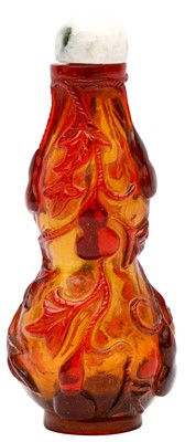 Lot 293 - A CHINESE AMBER-COLOURED GOURD-SHAPED SNUFF BOTTLE