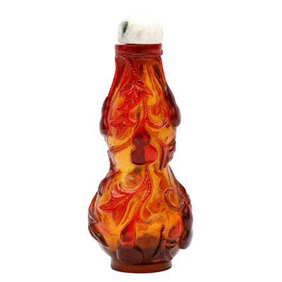 Lot 727 - A Chinese amber-coloured gourd-shaped snuff bottle, 19th century
