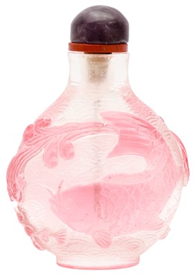 Lot 282 - A CHINESE PINK OVERLAY 'FISH' SNUFF BOTTLE