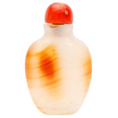Lot 748 - A small Chinese agate snuff bottle, 19th century
