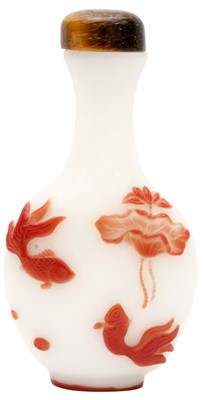 Lot 290 - A CHINESE RED OVERLAY 'LOTUS POND' SNUFF BOTTLE