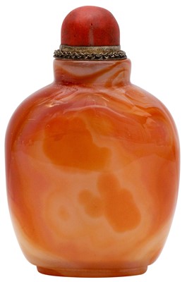 Lot 312 - A CHINESE AGATE SNUFF BOTTLE