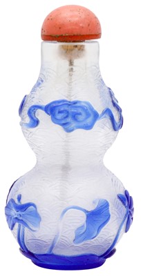 Lot 268 - A CHINESE BLUE OVERLAY GLASS GOURD-SHAPED 'LOTUS POND' SNUFF BOTTLE