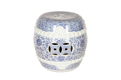 Lot 163 - A CHINESE BLUE AND WHITE GARDEN SEAT