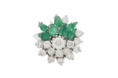 Lot 141 - A DIAMOND AND EMERALD DRESS RING