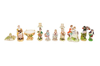 Lot 146 - A MIXED GROUP OF PORCELAIN TO INCLUDE DERBY AND ROCKINGHAM