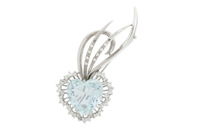 Lot 254 - AN AQUAMARINE AND DIAMOND BROOCH