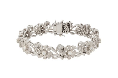 Lot 144 - A DIAMOND FLOWER BRACELET