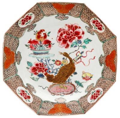 Lot 60 - A CHINESE FAMILLE-ROSE OCTAGONAL 'GOOSE' DISH