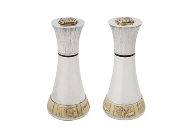 Lot 354 - A pair of Elizabeth II modernist parcel gilt sterling silver pepper mills, London 1983 by George Grant McDonald (b. 1947, reg. 25th March 1966)