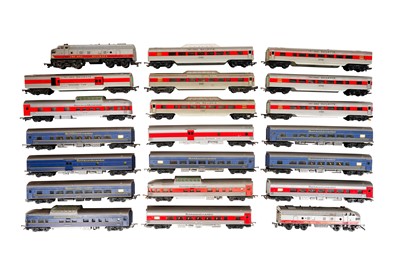 Lot 343 - A GROUP OF UNBOXED TRIANG TRANSCONTINENTAL OO GAUGE COACHES PLUS A LOCOMOTIVE