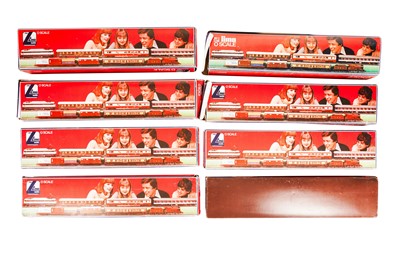 Lot 350 - A GROUP OF O GAUGE LIMA COACHES