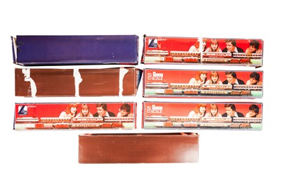 Lot 349 - A GROUP OF O GAUGE LIMA COACHES