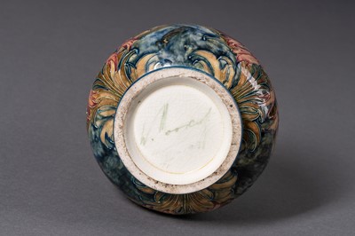 Lot 139 - WILLIAM MOORCROFT (BRITISH 1872-1945)