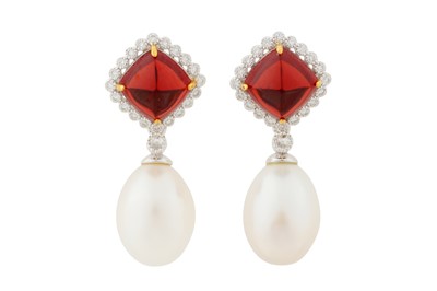 Lot 117 - A PAIR OF GARNET AND PEARL PENDENT EARRINGS