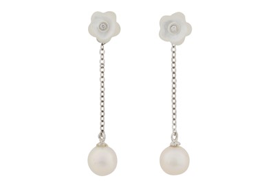 Lot 182 - A PAIR OF PEARL, MOTHER-OF-PEARL AND DIAMOND PENDENT EARRINGS, CIRCA 2017