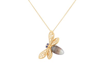 Lot 223 - A PEARL AND SAPPHIRE BEE NECKLACE