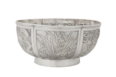Lot 193 - A late 19th / early 20th century Chinese export silver bowl, Shanghai circa 1900, marked Ning Zhao Ji, retailed by Wa Chun of Canton and Hong Kong