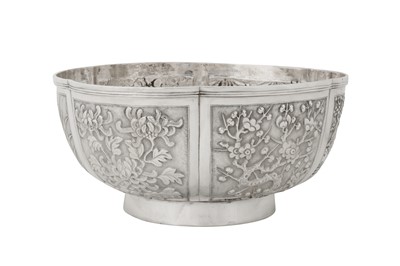 Lot 193 - A late 19th / early 20th century Chinese export silver bowl, Shanghai circa 1900, marked Ning Zhao Ji, retailed by Wa Chun of Canton and Hong Kong