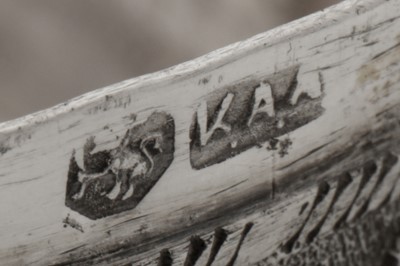 Lot 152 - An early to mid - 20th century Ceylonese (Sri Lankan) silver box, Kandy circa 1920 – 40 by Kandyan Arts Association
