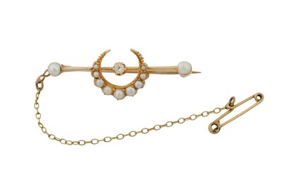 Lot 26 - A CRESCENT PEARL AND DIAMOND BROOCH