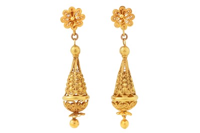 Lot 71 - A PAIR OF FILIGREE PENDENT EARRINGS