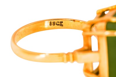 Lot 74 - A NEPHRITE RING