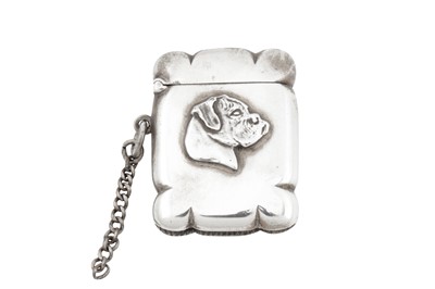 Lot 130 - AN EDWARDIAN STERLING SILVER VESTA, BIRMINGHAM 1902 BY WILLIAM AITKEN