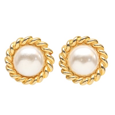 Lot 219 - Chanel Ivory Pearl Baroque Clip On Earrings
