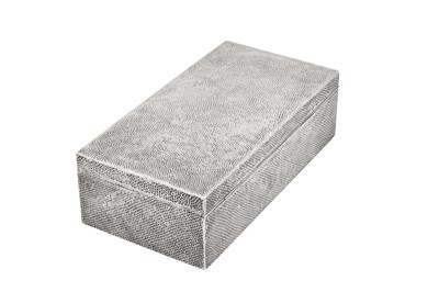 Lot 185 - An early 20th century Chinese export silver cigar box, Shanghai circa 1925, marked Yi An, retailed by Luen Wo