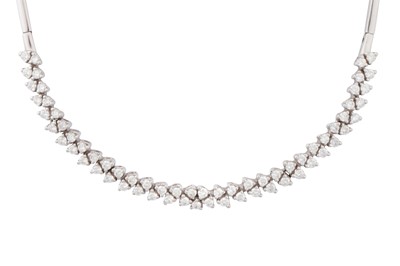 Lot 247 - A DIAMOND NECKLACE