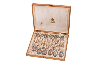 Lot 258 - A cased set of twelve Nicholas II late 19th century Russian 84 zolotnik silver gilt and cloisonné enamel teaspoons, Moscow 1898-1908 by Ivan Saltykov, retailed by Morozov