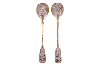 Lot 250 - A pair of Alexander II mid-19th century Russian 84 zolotnik silver gilt and niello spoons, Moscow 1859 by Andrey Vekman (active 1860-1884)