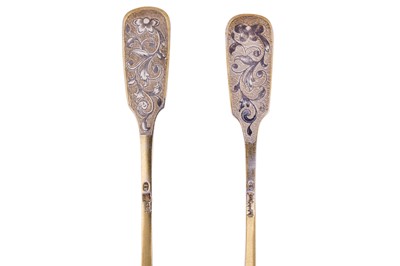 Lot 250 - A pair of Alexander II mid-19th century Russian 84 zolotnik silver gilt and niello spoons, Moscow 1859 by Andrey Vekman (active 1860-1884)