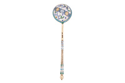 Lot 254 - A Nicholas II early 20th century Russian cloisonné enamel and 84 zolotnik silver gilt spoon, Moscow 1898-1908 by ПО