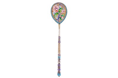 Lot 257 - A Nicholas II early 20th century Russian cloisonné enamel and 84 zolotnik silver gilt spoon, Moscow 1898-1908 by Maria Semenova