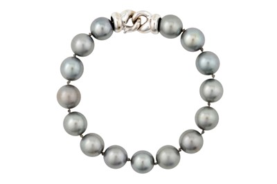 Lot 234 - A SINGLE STRAND PEARL BRACELET