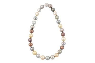 Lot 129 - A SINGLE STRAND PEARL NECKLACE