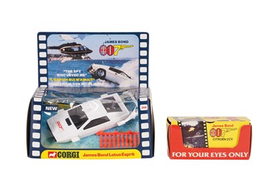 Lot 424 - A CORGI 336 JAMES BOND LOTUS ESPRIT FROM THE FILM 'THE SPY WHO LOVED ME'